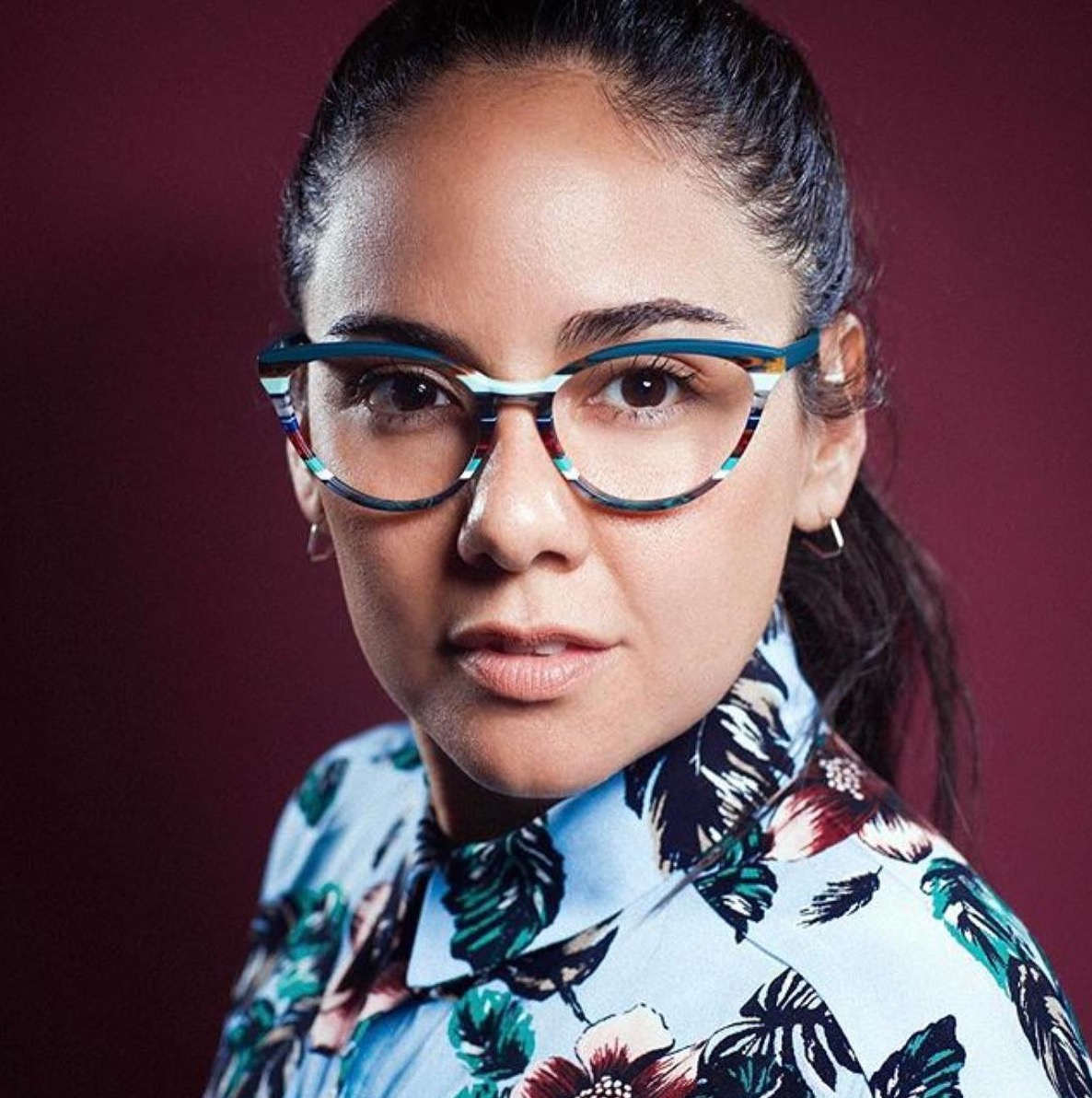 woman-in-colorful-glasses woman-in-colorful-glasses
