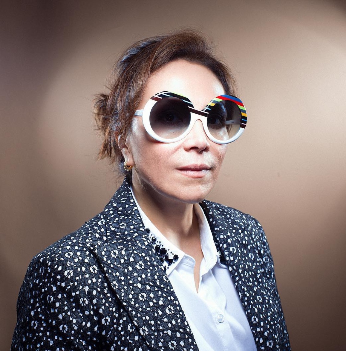 woman-in-colorful-sunglasses