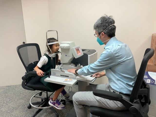 dr-chen-pediatric-eye-exam
